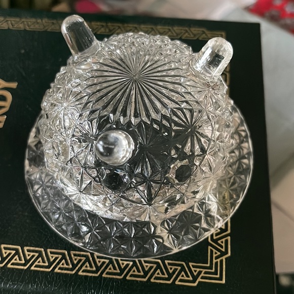 Footed cut crystal vintage ashtrays 4” by 2” very elegant difficult to capture - Picture 5 of 10